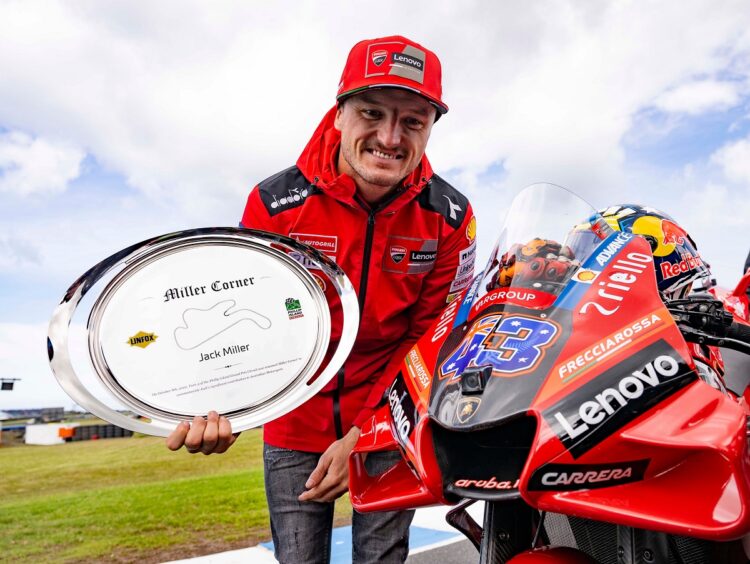 Jack Miller (Australia/Ducati) dengan pose bahagia di T4 Sirkuit Phillip Island, Australia. (Foto: motorsportweek)