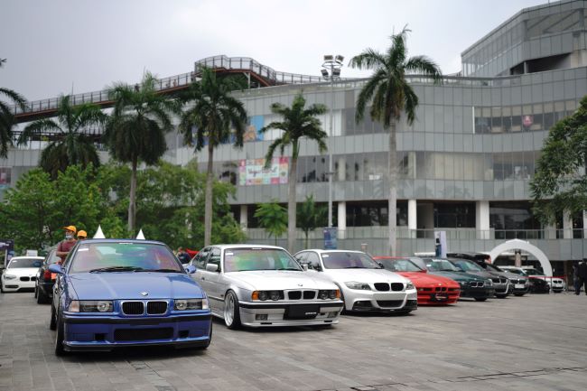Deretan mobil BMW dalam acara BMW Car Clubs Indonesia (BMWCCI) Jakarta Chapter