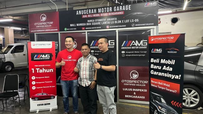 Petinggi Otospector, Bursa Otomotif Jakarta (BOJ) dan showroom Anugerah Motor Garage (AMG) saat konferensi pers di Jakarta