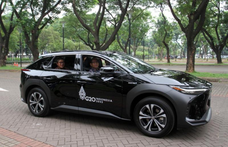 Toyota serahkan 2 model premiumnya yakni BEV bZ4X dan Lexus UX 300e untul mendukung mobilitas peserta KTT G20 di Bali, November depan  