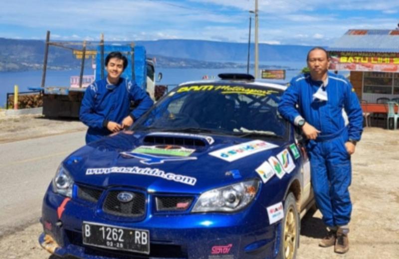 Bintang Barlean (kiri) dan co-driver Anondo Eko, siap mengikuti 2 putaran Kejurnas Rally Suwarnadwipa Nusantara Challenge 2022 di Muara Bungo, Jambi