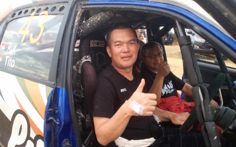Alpian Piuk, sang Ketua IMI Sumatra Selatan saat mengikuti Kejurnas Rally 2022 di sirkuit Suwarnadwipa Nusantara, Muara Bungo, Jambi