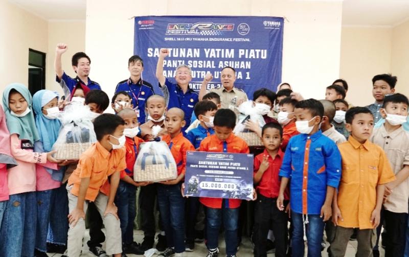 Tim Yamaha Racing Indonesia sumbangkan hadiah balap ketahanan kepada salah satu Panti Asuhan di Duren Sawit Jakarta Selatan