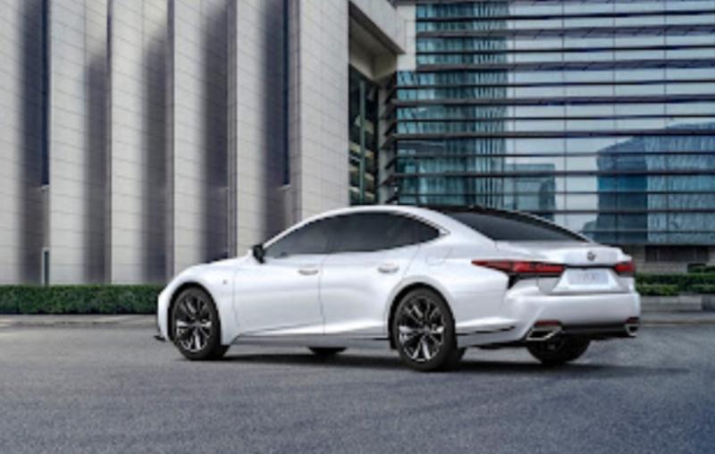 Lexus menghadirkan varian hybrid F Sport dengan tampilan maskulin dan Teknologi Hybrid Electric yang ramah lingkungan
