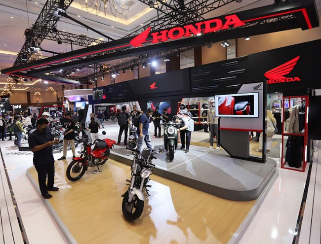 Booth Honda menampilkan sejumlah line up produk terbaik Astra Honda Motor