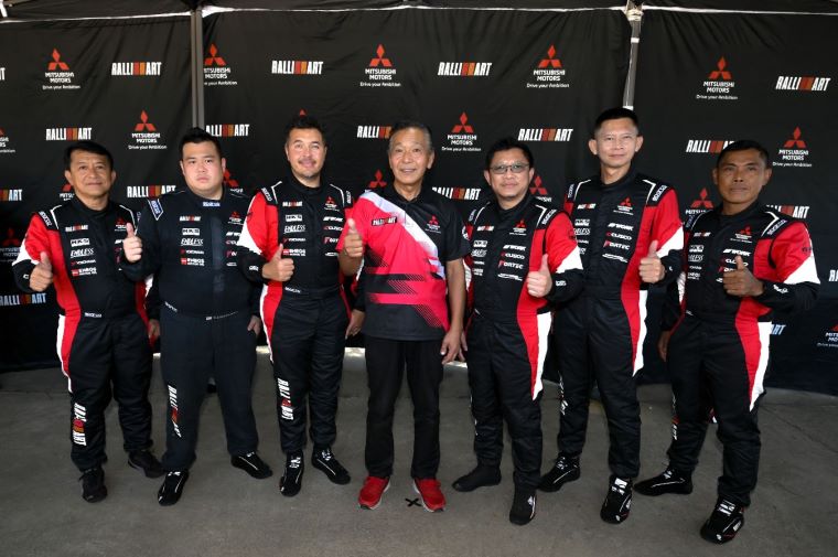 Para punggawa Tim Ralliart racikan Mitsubishi yang siap bertarung di Asia Cross Country Rally 