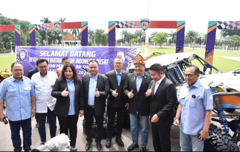 Ketum IMI Pusat Bamsoet didampingi Ketua IMI Sumsel Alpian Maskoni dan pengurus meninjau lahan Sirkuit Internasional di Jakabaring Sport City, Palembang