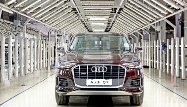 Model SUV mewah Audi Q7 yang menjadi incaran para pengusaha sukses
