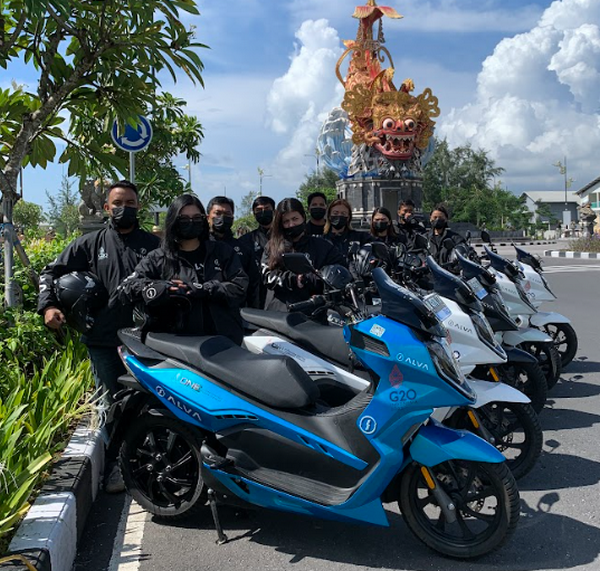 Para pengemudi ALVA One yang akan melayani tamu delegasi KTT G20 di Nusa Dua, Bali