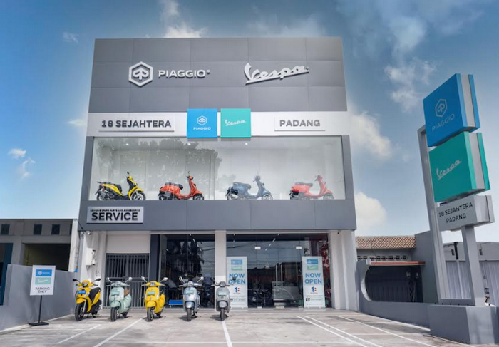 Model dealer premium Motoplex dua merek Vespa-Piaggio di Padang, Sumatra Barat