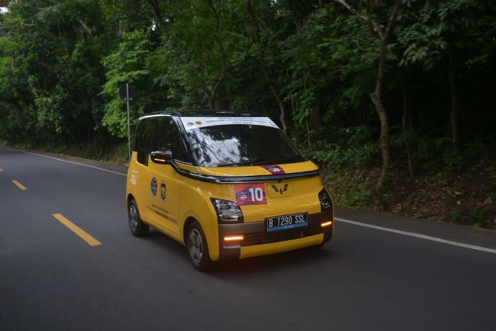 Wuling Air ev mengikuti touring kendaraan listrik dari Jakarta ke Bali