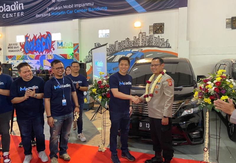 Moladin, salah satu platform otomotif terkemuka membuka Car Center di Bandung, Jawa Barat