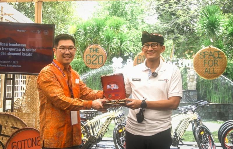 McEasy secara resmi melakukan serah terima 100 GPS kepada Kemenparekraf Sandiaga Uno sebagai bentuk dukungan UKM indonesia, khususnya sektor transportasi pariwisata Bali.