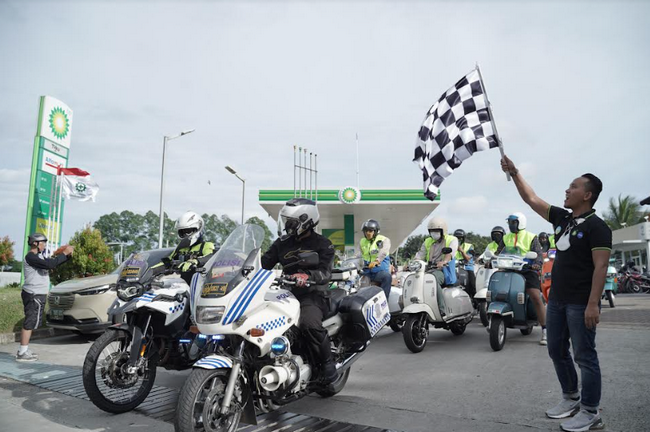 Komunitas lakukan sunmori keliling Jakarta sambil rasakan performa bensin bp Ultimate