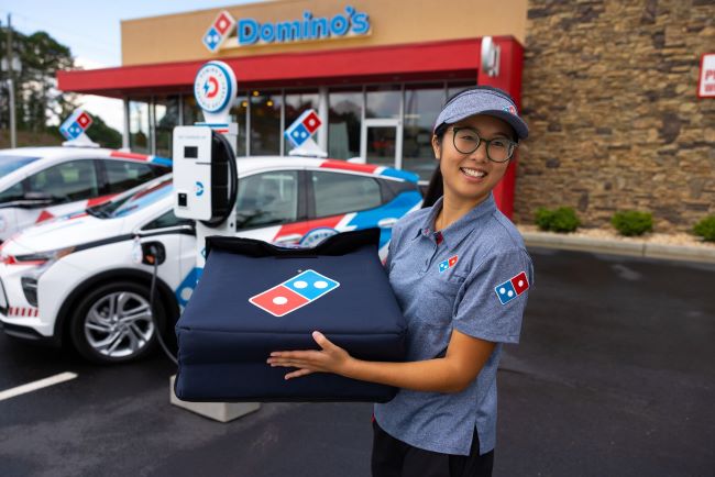 Domino`s membuat terobosan baru, pakai mobil listrik untuk mengirim pizza