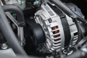 Model alternator mobil sebagai alat penyuplai listrik ke AC dan komponen lain