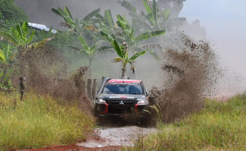 SUV andalan Mitsubishi Motors, Triton andalan Mitsubishi Ralliart berhasil menjadi yang tercepat pada Asia Cross Country Rally 2022 di Thailand dan Kamboja