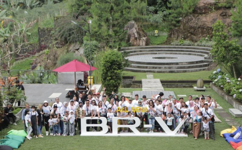 Honda mengajak keluarga All New BR-V melakukan wisata ke Tawangmangu di Jawa Tengah