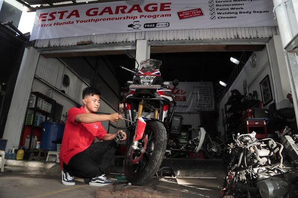 Bengkel Esta Garage yang sukses berkat binaan program Astra Honda Motor