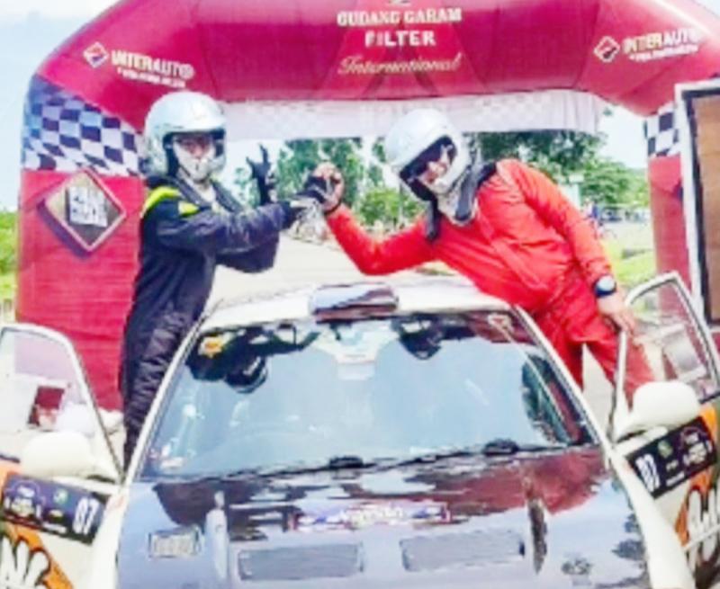 Gandewa Dalbo dan navigator Ugun Deni pastikan juara nasional Group F Kejurnas Sprint Rally 2022. (foto : ist)