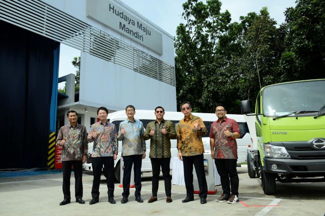 Peresmian diler baru Hino Truck di kawasan Sentul, Kabupaten Bogor, Jawa Barat