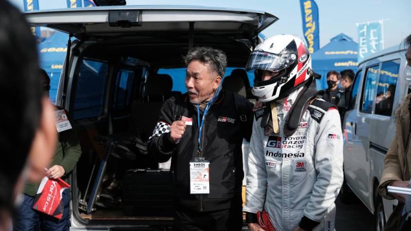 Toshio Obara (kiri) dan Jordan Johan (kanan) pembalap Toyota Gazoo Racing Indonesia (ist)
