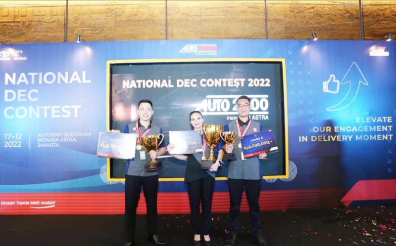 Tiga pemenang Kontes DEC Nasional untuk meraih predikat Top Brand Dealer Otomotif di Indonesia ini