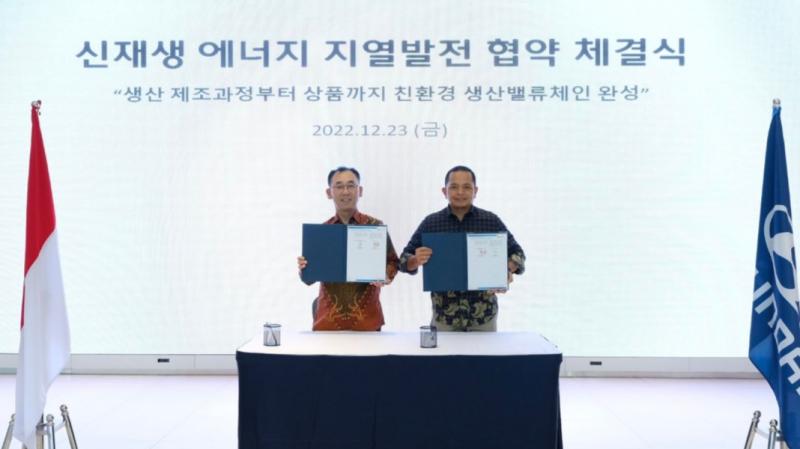 Hyundai Motor Manufacturing Indonesia dan PLN menandatangani perjanjian mendapatkan sertifikat energi terbarukan di Bekasi