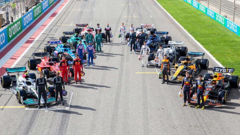 10 pembalap F1 terbaik pilihan 20 drivers yang berlaga di ajang jet darat 2022, lucunya Sergio Perez berada di urutan 10. (Foto: f1)
