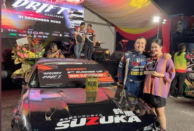Akbar Rais dan Sylvia Diba (istri) full senyum, rayakan pergantian tahun dengan juarai drift di Malaysia