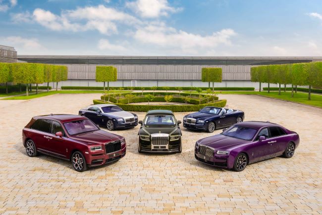 Tampilan deretan mobil Rolls-Royce yang berkontribusi dalam penjualan menakjubkan pada 2022