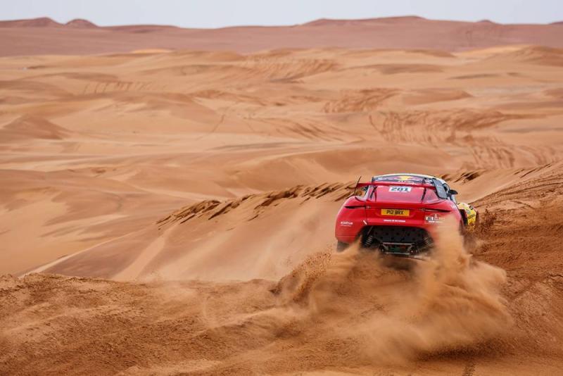 Sebastien Loeb (BRX Prodrive Hunter) sukses menggusur 2 perally Toyota Gazoo Racing di Dakar 2023 (Foto: dakar)