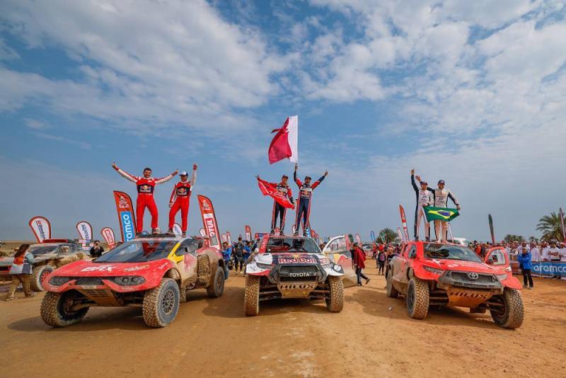 Selebrasi tiga perally teratas di kejuaraan rally paling legendaris Dakar 2023 di Arab Saudi. (Foto: dakar)