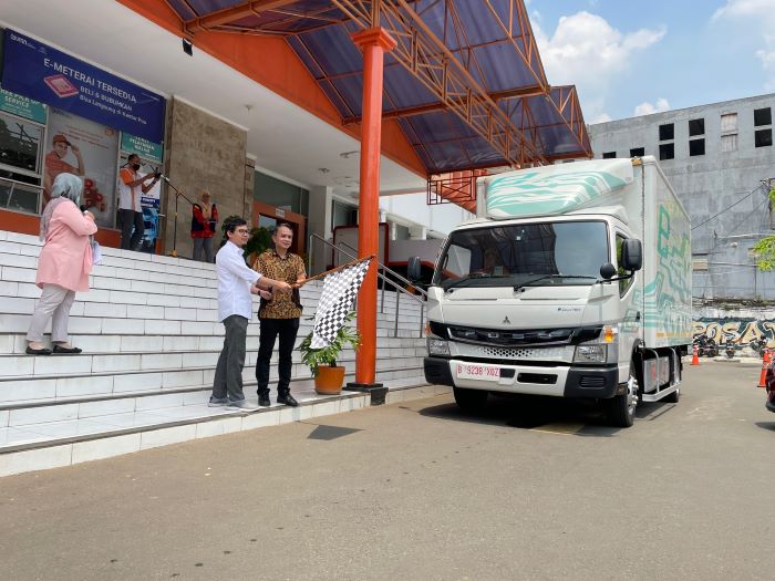 Truk Mitsubishi Fuso dengan bahan bakar listrik eCanter diuji coba Nestle Indonesia 
