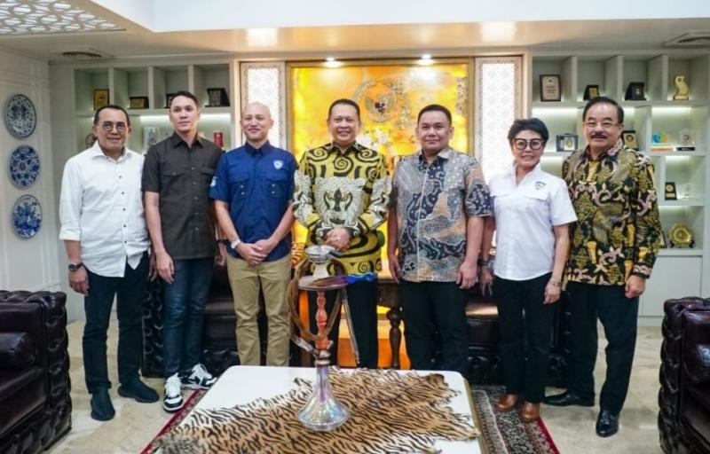 Ketum IMI Pusat Bamsoet saat menerima Dirut JakPro Iwan Takwin dengan didampingi pengurus IMI Pusat dan IMI DKI Jakarta