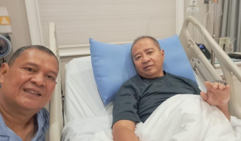 Brigjen Pol M Yassin Kosasih di rumah sakit Siloam Kebon Jeruk Jakbar saat dikunjungi Irwan Gibet temannya perally