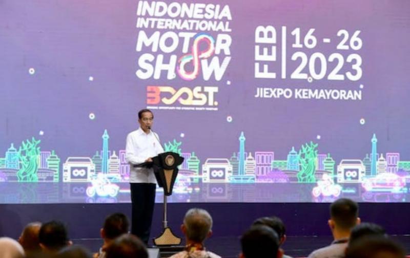 Presiden Jokowi mengajak seluruh industri otomotif berorientasi ekspor saat membuka pameran otomotif IIMS 2023 di JI Expo Kemayoran Jakarta