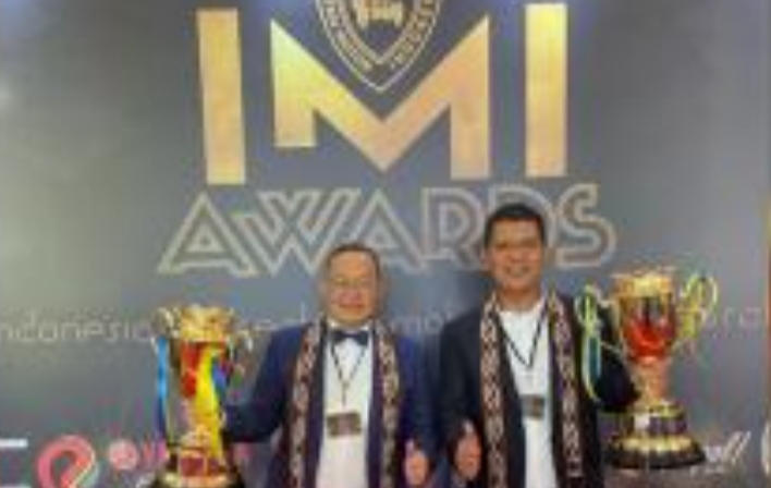 IMI Awards 2022 : Perally Surabaya Ronny JS Angkat Trofi Juara Nasional Rally Group R