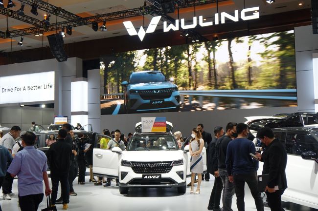 Booth Wuling dipenuhi pengunjung di pameran otomotif IIMS 2023