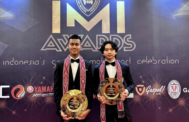 Dua Pembalap Yamaha Aldy Satya dan Wahyu Nugroho Raih Penghargaan IMI Awards 2021 dan 2022 di Jakarta