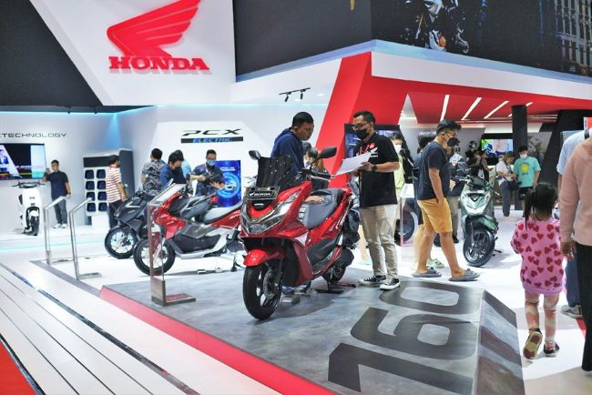  Astra Honda Motor Catat Penjualan 1.054 Unit Motor di Pameran Otomotif IIMS 2023
