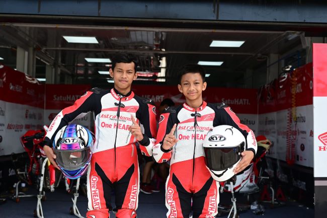 Dua pembalap Astra Honda Racing Team ini siap mengikuti ajang Kejurnas balap motorsport Mandalika Racing Series round 1 akhir pekan ini di sirkuit Mandalika Lombok Nusa Tenggara Barat