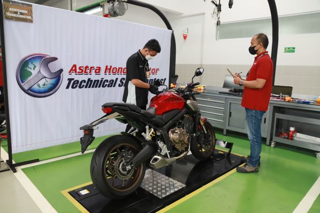 Kompetisi teknisi Astra Honda Motor yang menguatkan skill para mekanis Honda