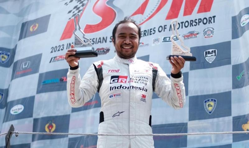 Haridarma Manoppo, kembali naik podium sebagai juara ITCR Max 1600 di Kejurnas Balap Mobil ISSOM 2023 round 1.(Foto : TGRI)