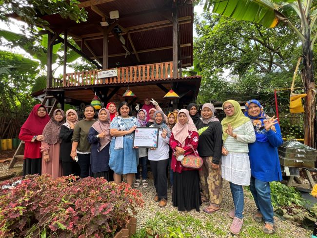CSR Hino dukung ibu rumah tangga menghasilkan batik karya mereka sendiri