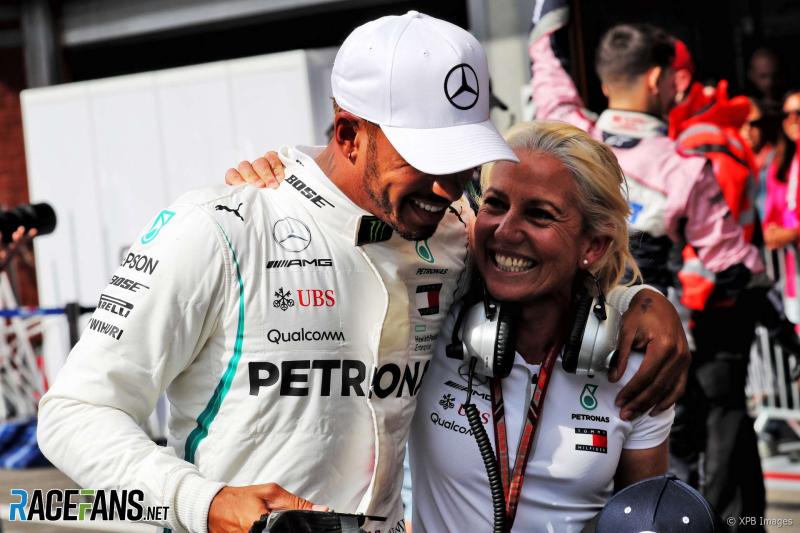 Lewis Hamilton dan Angela Cullen. (Foto: racefans)