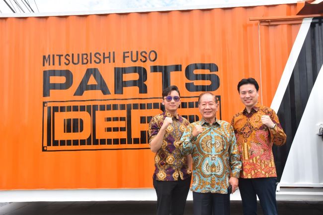 Fuso buka bengkel Siaga 24 Jam dan Part Depo baru di Banjarmasin