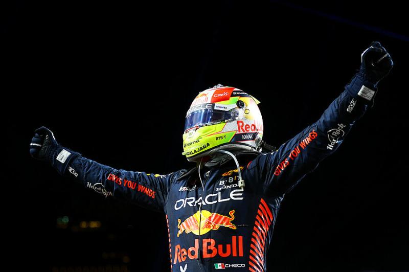 Sergio Perez di podium juara GP Arab Saudi, dapat kasus baru versus Max Verstappen. (Foto: pitpass)