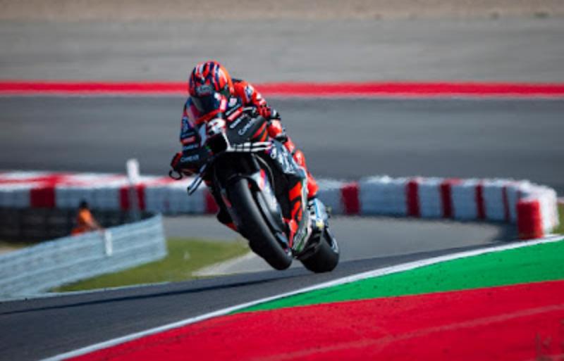 Aleix Espargaro dan Maverick Vinales dari tim Aprilia) tampil menjanjikan pada Sprint Race di MotoGP 2023 Portimao