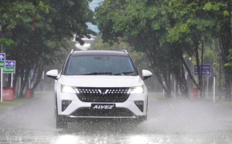 First Impression Wuling Alvez : Merasakan Sensasi Berkendara SUV Compact Terbaru Wuling di GBK Senayan